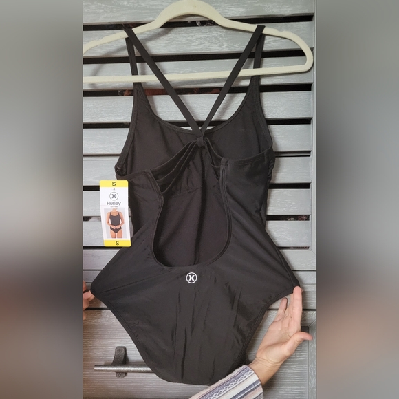 Hurley Women’s One Piece Swimsuit Small - Picture 5 of 7